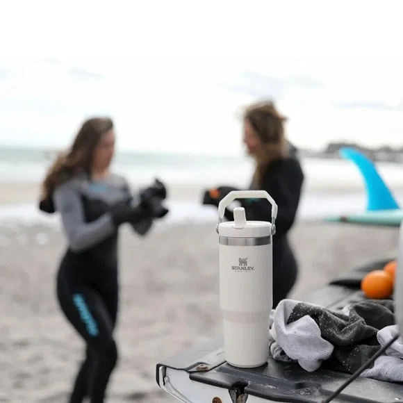 NEW Stanley The IceFlow™ Flip Straw Tumbler | 30 OZ CREAM - Picture 4 of 11